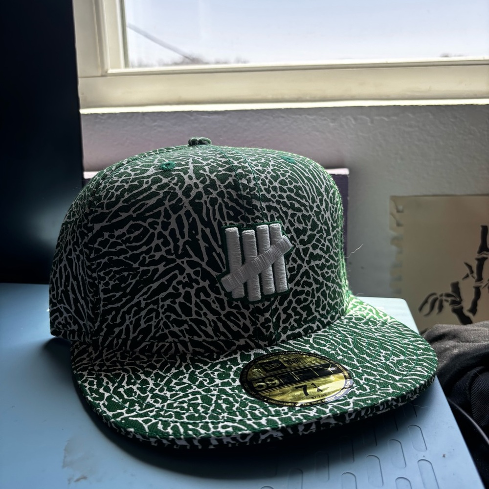 7 1/4 FITTED CAP 🎰 Undefeated x New Era 59FIFTY 💍 GREEN AND WHITE
